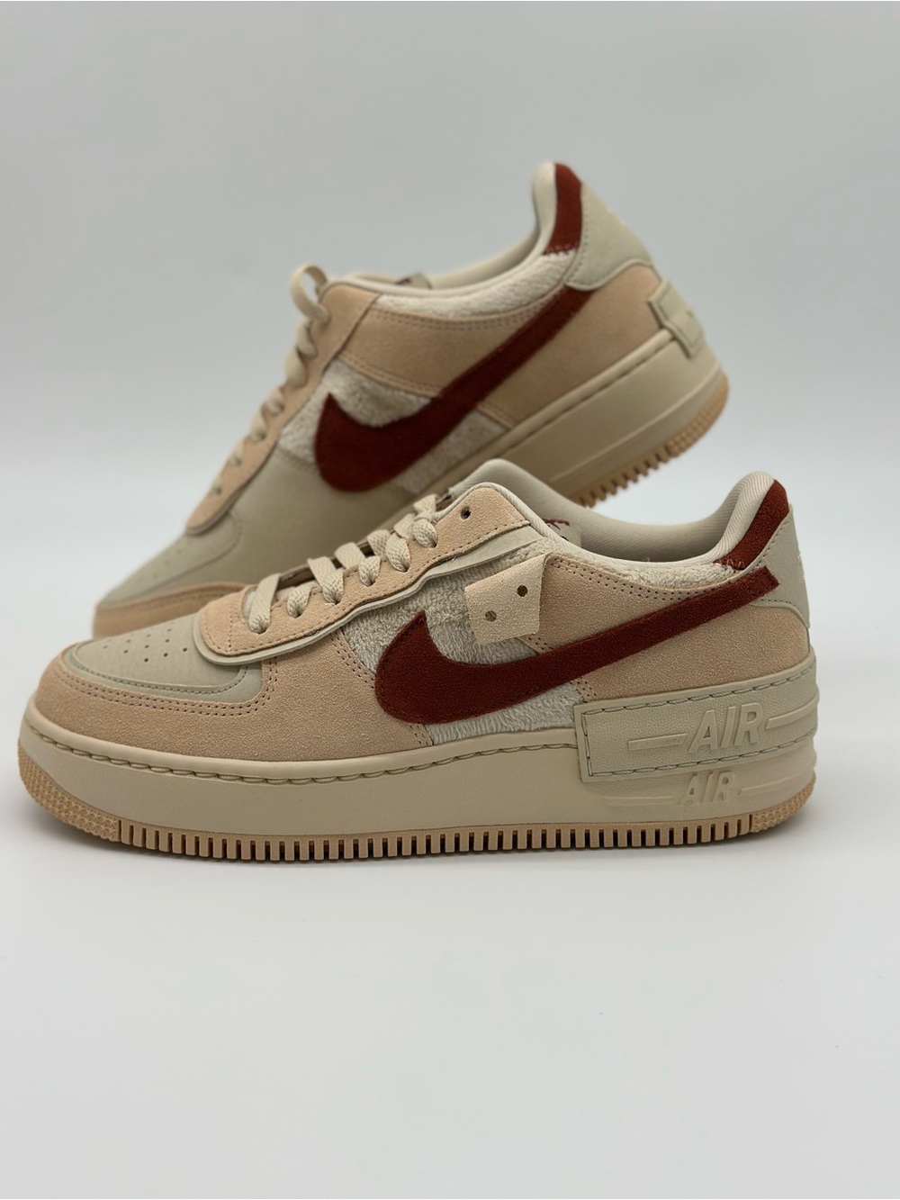Nike Women's Sneakers Beige with Brown Swoosh